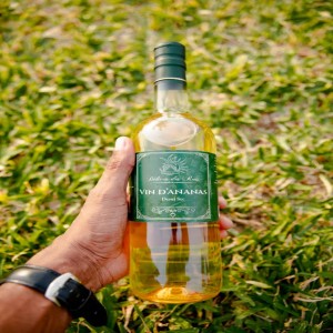 Vin d'Ananas démi sec